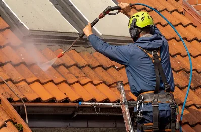 Démoussage et hydrofuge de toiture à Estrun